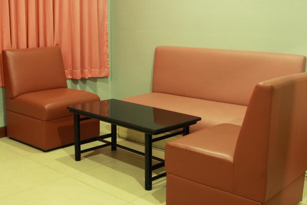 Pradipat Hotel Bangkok Room photo